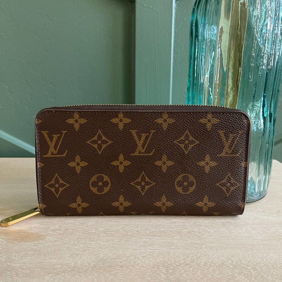 Louis Vuitton Handbags - Louis Vuitton Zippy Orgnaizer Wallet Monogram CA0197